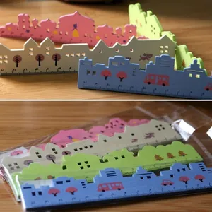 Kreatives Set aus 4 bunten Holzlinealen in Hausform mit 15-cm-Skala für Schüler