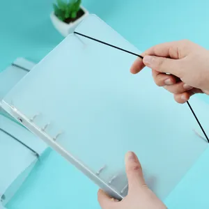 Couverture de classeur PP givrée translucide avec sangle de fermeture élastique noire