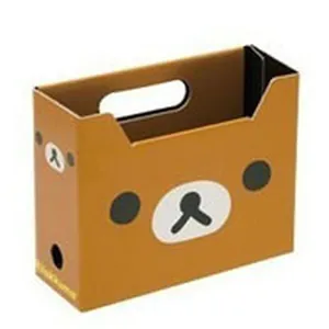 Vista dettagliata di un organizer da scrivania marrone a tema orso Rilakkuma