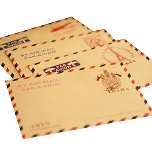 Vintage-Briefumschläge aus Kraftpapier mit Pariser Eiffelturm-Poststempel