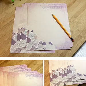 Vintage Briefpapier-Set im europäischen Landhausstil auf einem rustikalen Holztisch
