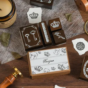 Set di timbri in legno vintage con motivi a corona e chiave per scrapbooking fai-da-te