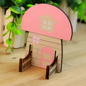 Simpatico supporto per telefono in legno a forma di casa fungo rosa per scrivania