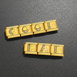 Dettaglio di charm italiani in acciaio dorato con scritte 'GOOD' e 'BAD' in zirconi
