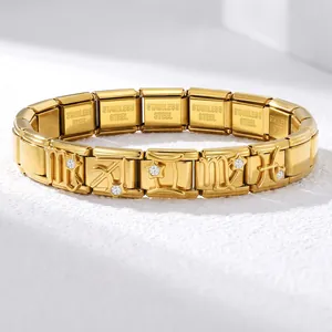 Dettaglio di un bracciale italiano con ciondoli zodiacali in acciaio inossidabile