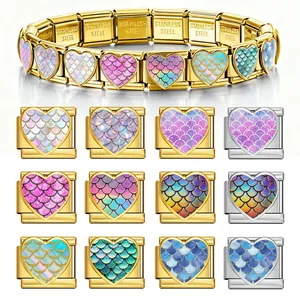 Detailansicht italienischer Modular-Armband-Charms mit bunten Meerjungfrauen-Herz-Designs