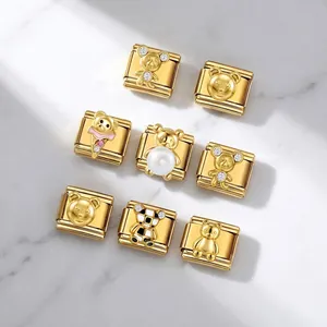 Detaillierte Nahaufnahme goldener 3D-Bär-italienischer Charms aus Edelstahl für Armbänder