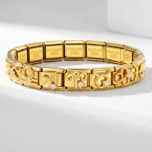 Goldfarbenes italienisches modulares 12-Tierkreis-Armband aus Edelstahl mit Kristallen.