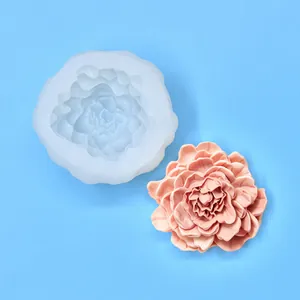 Detailansicht der Silikonform für Pfingstrosen mit rosa Blumendesign