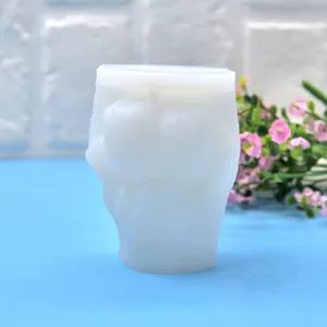 Dettaglio dello stampo in silicone per candele a tulipano 3D con trame floreali