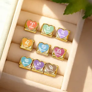 Edelstahl-Sternzeichen-Anhänger für italienische Armbänder in einer Schmuckschatulle.