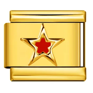 Abalorio modular italiano de acero inoxidable dorado con diseño de estrella en esmalte rojo