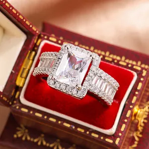Luxurious Gold-Plated Copper Zirconia Ring Elegant Emerald Cut Square Zirconia Engagement Wedding Party Finger Ring Jewelry