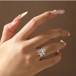 Vintage Brass Five Petal Flower Zirconia Ring For Women Elegant Versatile Cubic Zirconia Finger Ring Fashion Jewelry Gift