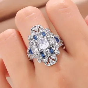 Anello in Rame Zirconia Stile Palazzo Vintage Francese Motivo Floreale Traforato Pietra Blu Bianco Lusso Banchetto Gioielli Donna