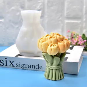 Vista dettagliata di una candela a forma di tulipano fatta con stampo in silicone