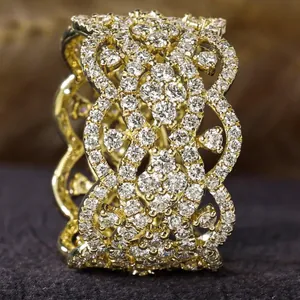 Vintage Gold Plated Copper Wide Hollow Out Five Leaf Flower Ring For Women Luxurious Rhinestone Micro Inlaid Lace Statement Jewelry