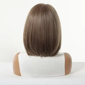 Rückansicht einer glatten dunkelbraunen Bob-Perücke mit natürlicher Haarstruktur.