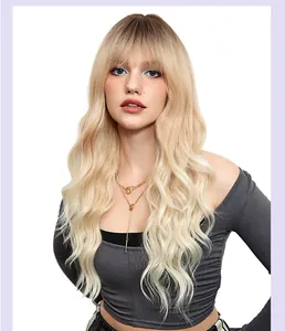 Lange golvende blond roze ombre pruik met pony, professionele detailweergave in studio