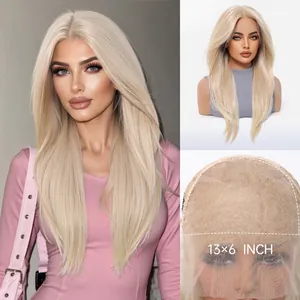 Detailansicht der 13x6 Zoll Lace-Front-Perücke in Blond mit Trageeffekt am Modell.