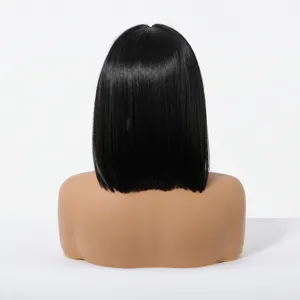 Detalle de la vista trasera de una peluca bob corta y recta negra natural pura