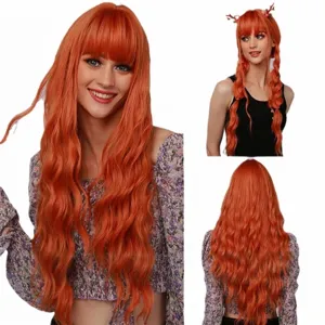Lange golvende oranje cosplay pruik met platte pony en volumineuze grote krullen