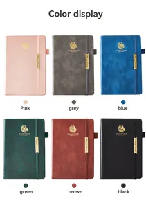 Collectie 2024-planners in zes kleuren met gouden leeuwenlogo.