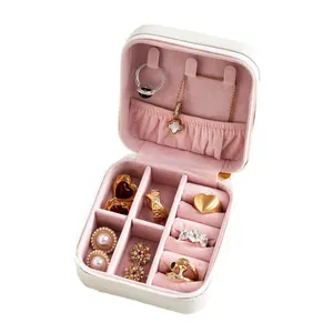 Mini joyero portátil con interior de terciopelo rosa para anillos y collares de viaje