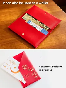 Bolsa de PU roja usada como billetera con relieve floral dorado y detalle de tarjeta