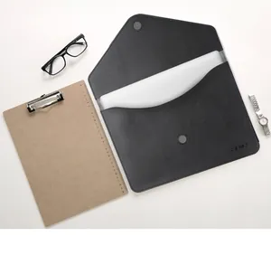 Funda para portátil negra texturizada para MacBook con accesorios de oficina pro