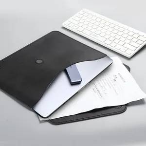Funda profesional de cuero negro mate para MacBook con cierre magnético de seguridad