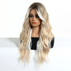 Vista detallada de una peluca larga ondulada rubia con degradado natural para mujer hoy.