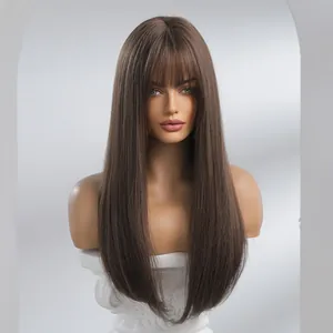 Gros plan d'une perruque synthétique longue et lisse marron avec frange de style coréen