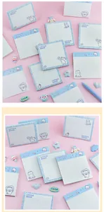 Gedetailleerd overzicht van schattige blauwe Little Bear plaknotities.