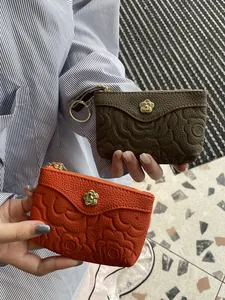 Porte-monnaie en Cuir Véritable Gaufré Camélia pour Femmes Mini Portefeuille Avec Crochet Porte-clés Floral Rétro Petit Étui