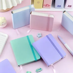 Cuaderno cuadrado A7 minimalista en colores macaron con cierre elástico y cinta marcapáginas