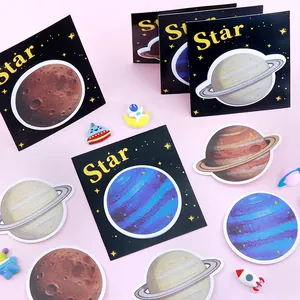 Notas adhesivas de planetas y blocs de notas redondos con tema del universo en rosa