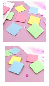 Notas adhesivas cuadradas de colores rosa amarillo azul y verde para oficina y estudio