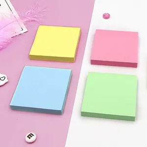 Set de notas adhesivas de colores en cuatro tonos pastel para oficina