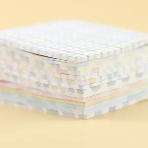 Bloc-notes adhésif à motif de grille ondulée pastel sur fond jaune chaleureux