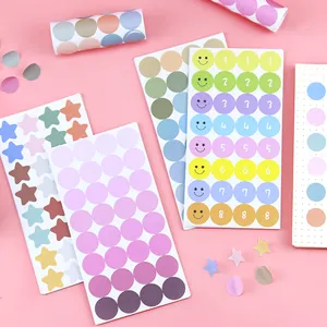 Kleurrijke pastelkleurige ronde en stervormige washi stickers voor planner en plakboeken