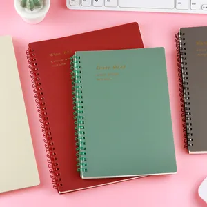 Cuadernos de espiral A5 con portadas de PP color Morandi y estampado dorado fino