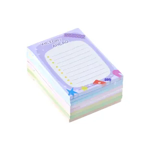 Pila de notas adhesivas de colores con diseño Victory Ahead para el seguimiento de tareas