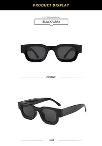 Gafas de sol cuadradas negras vintage con protección UV vistas de frente y de lado.