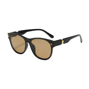 Lunettes de soleil ovales surdimensionnées noires avec verres bruns style rétro chic