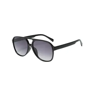 Lunettes de soleil aviateur oversize rétro avec monture noire à double pont et verres gris