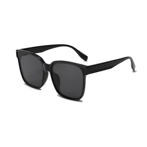 Lunettes de soleil carrées surdimensionnées noires classiques avec design rétro minimaliste