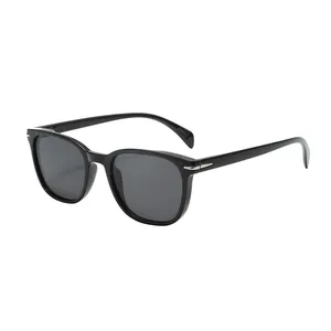 Klassische schwarze polygonale Sonnenbrille mit retro minimalistischem Design und Akzenten