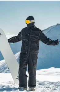 Tuta da snowboard vintage nera da uomo con cuciture a contrasto sulla neve