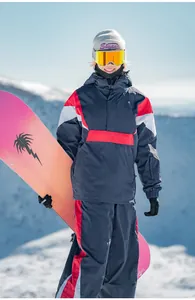 Professioneller wasserdichter Damen-Skianzug im Color-Block-Design mit Schlupfjacke und Hose.